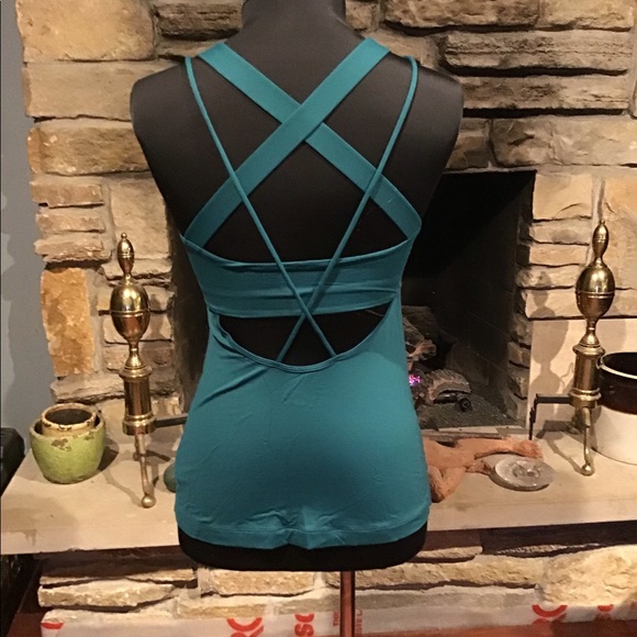 Gap Fit workout top - Picture 3 of 5